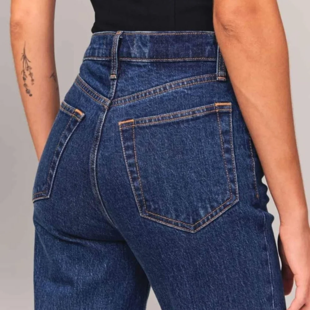 NWT Abercrombie & Fitch Women's 90's Straight Jeans 6L - Picture 4 of 6
